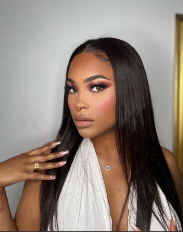 Spectacular Ali Pearl Hair View Illustration